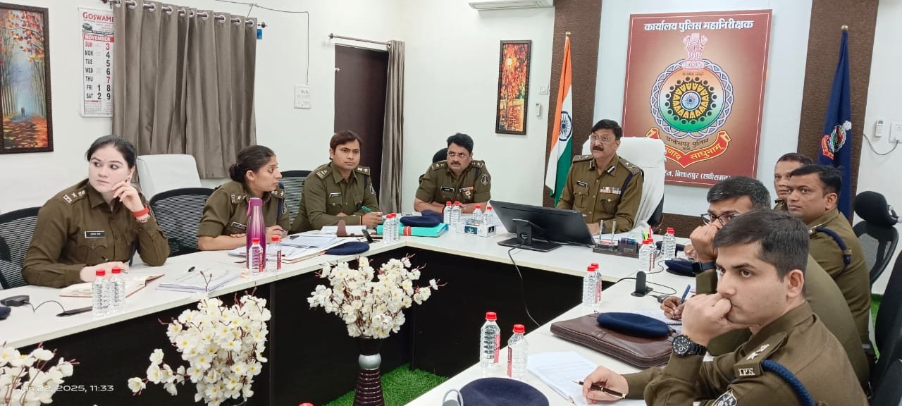 आईजी डॉ. संजीव शुक्ला ने ली रेंज के पुलिस अधीक्षकों की समीक्षा बैठक